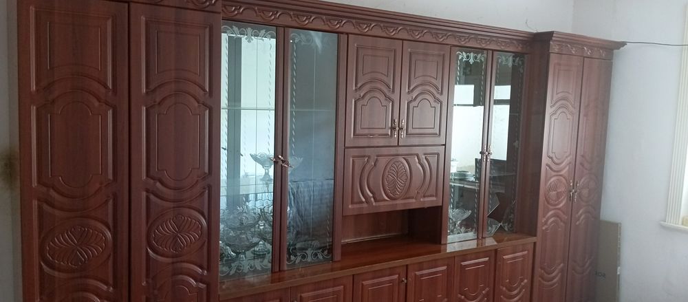 Стенка мебел сотилади