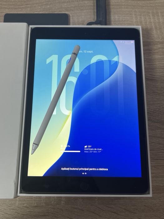 iPad 8  Wi-Fi + Pencil + Husă + cutie, Stare bună