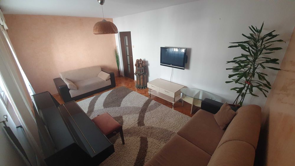 Închiriez apartament cu 4 camere !!!