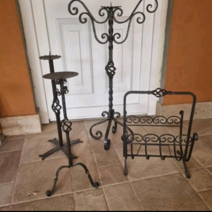 Diferite suporturi din fier forjat