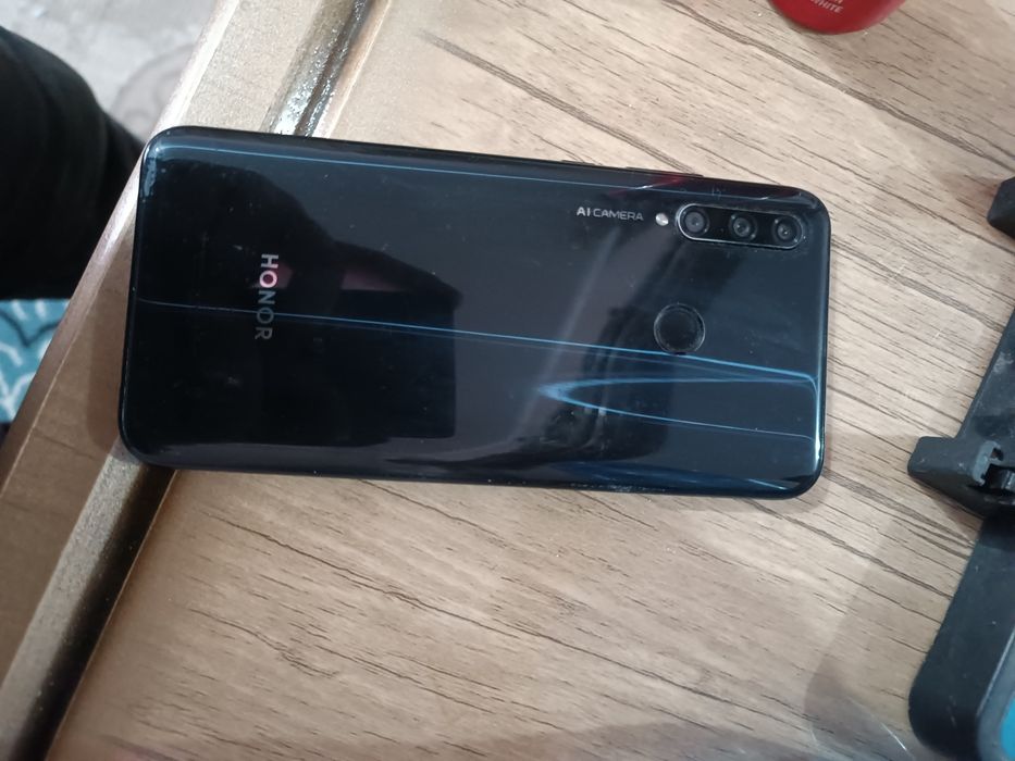 Телефон сотилади Honor 10i