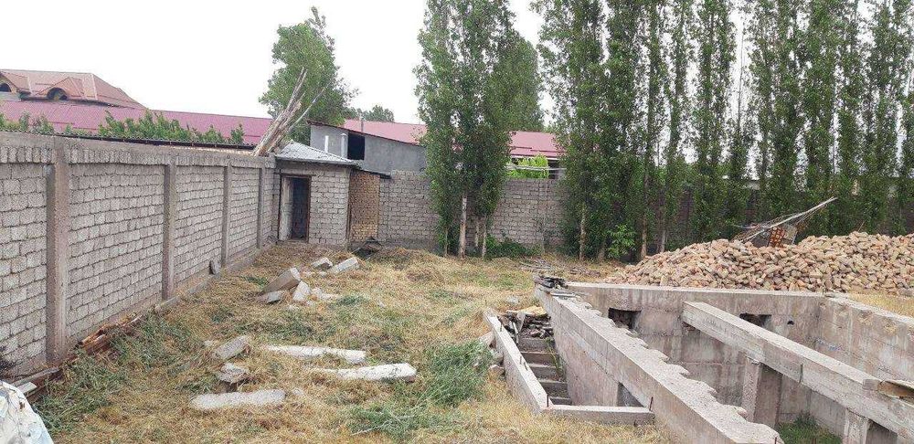 Нурафшон (Тойтепа).Уй куришга 10 сотихли ер сотаман.50м*27.5м