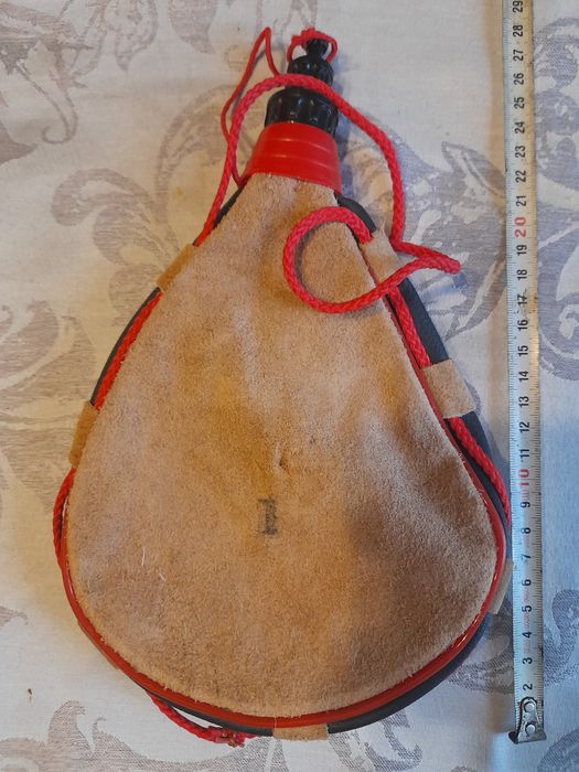 Цветарник,Старо Керамично куче и Испанска кожена  манерка