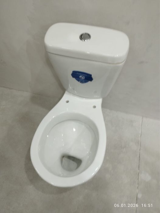 Униаз Б/У белого цвета