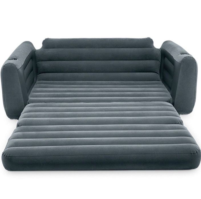 Диван продаю срочно.