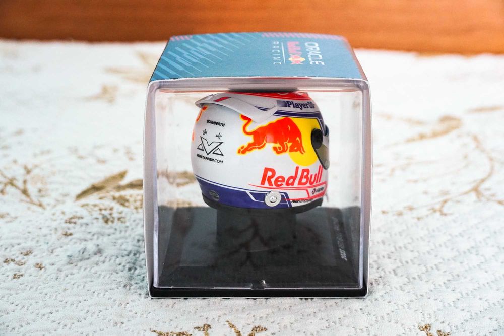 Max Verstappen шлем 2023 1:4