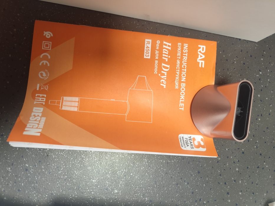 Uscaror profesional Raf 4503-  1600 w , ionizator - 2 viteze și 3 trep