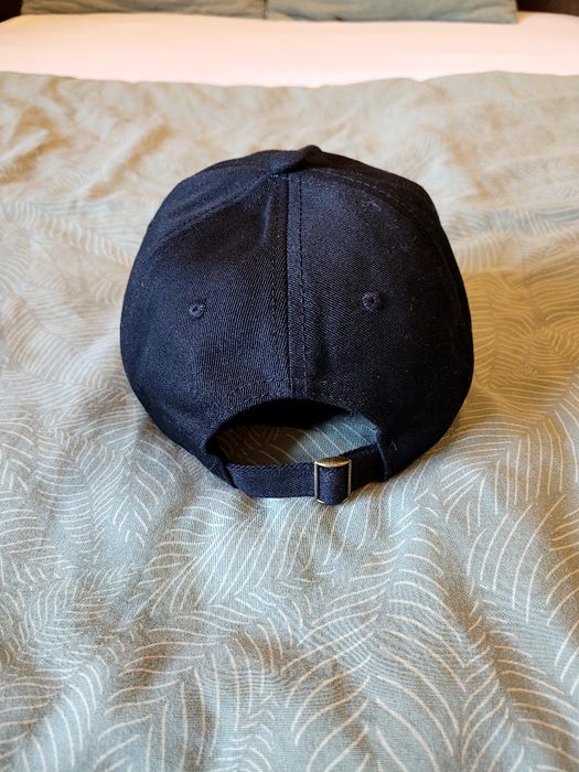 Черна шапка с козирка Liu Jo