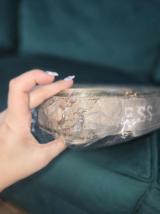 Vand posete,noi ,preturi accesibile