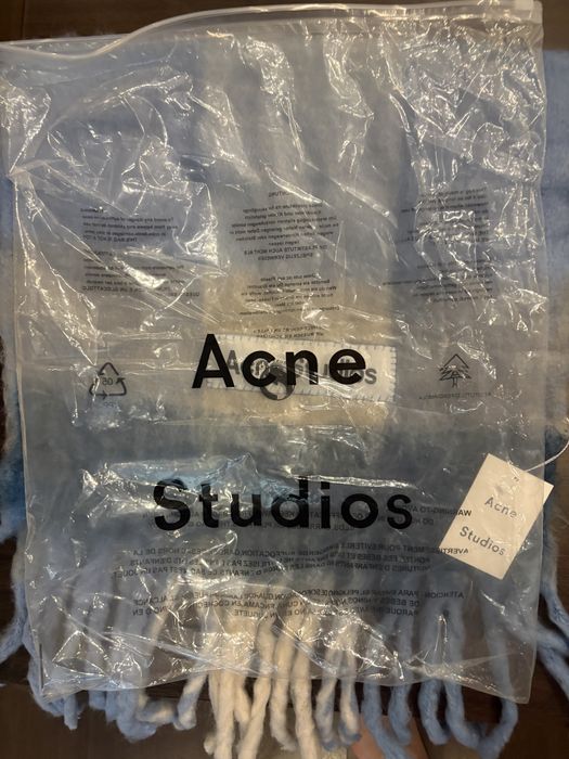 Acne Studios шалове
