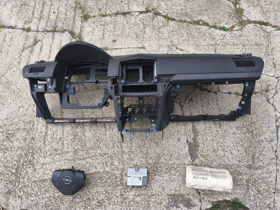 Kit planșă de bord cu airbag pasager și volan Opel Astra H facelift