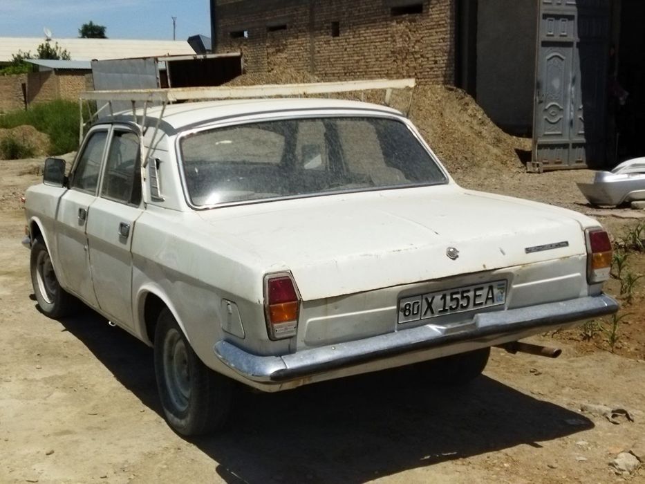 Gaz2410 srochna sotiladi