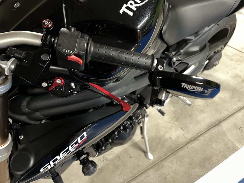 Triumph Speed Triple 1050 продавам