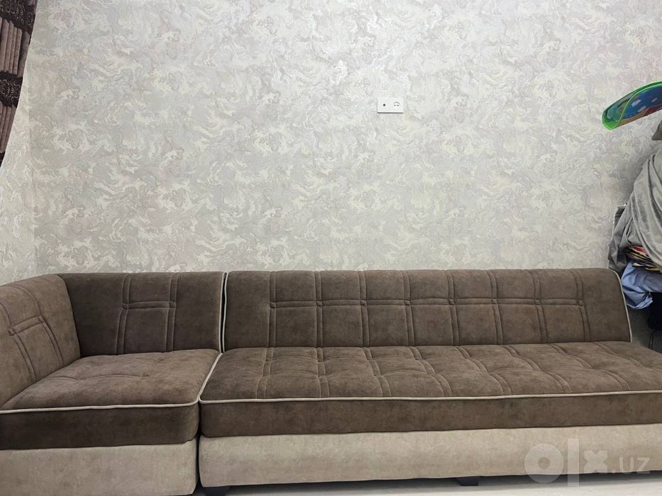 Zor holatdagi divan sotiladi