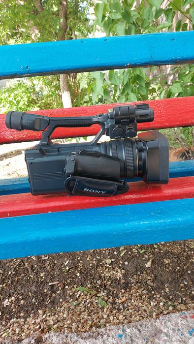 Видеокамера SONY HDR- AX 2000