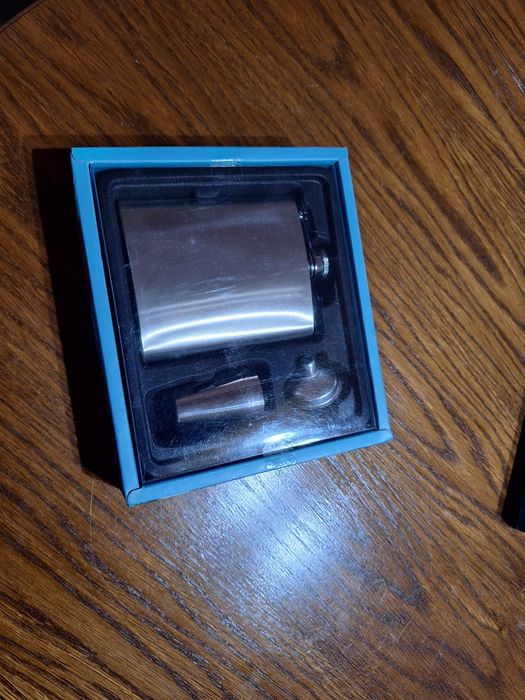 Set cadou sticla plus patru pahare shot din metal