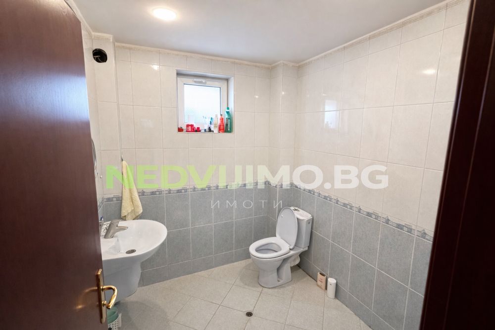 Къща на 4 етажа под наем във Виница