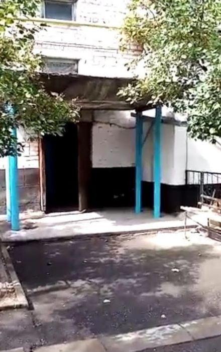 Квартира находится в хуторе по Шахворство внизу зади 5 этажки