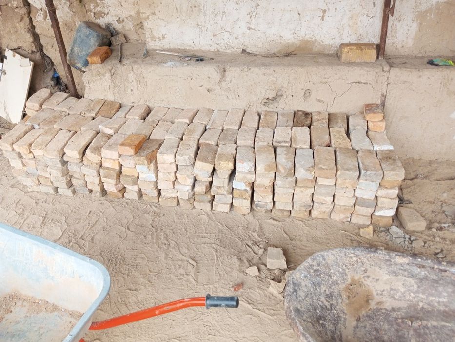 Продаются кирпичи жоные