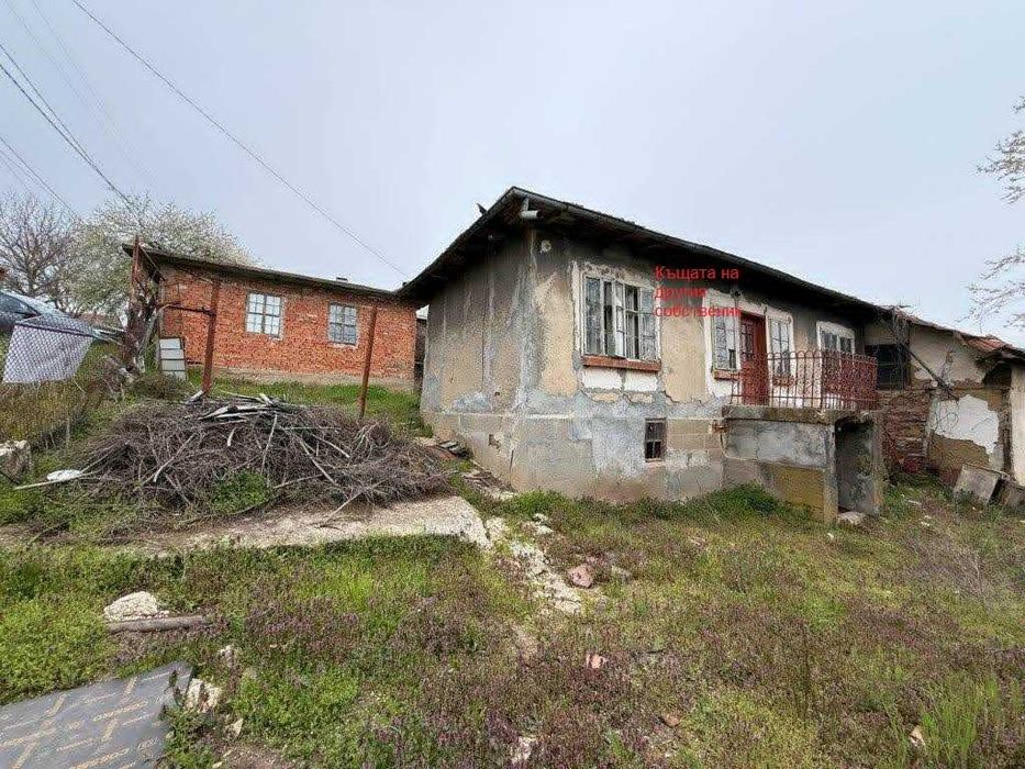 Продавам имот със сграда,гараж и парцел в с.Червена вода област Русе