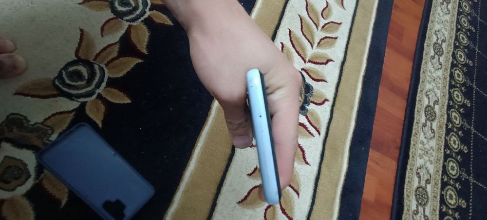 Samsung A 13 aybi ozgina tirnalgan cheholdan bilinmaydi