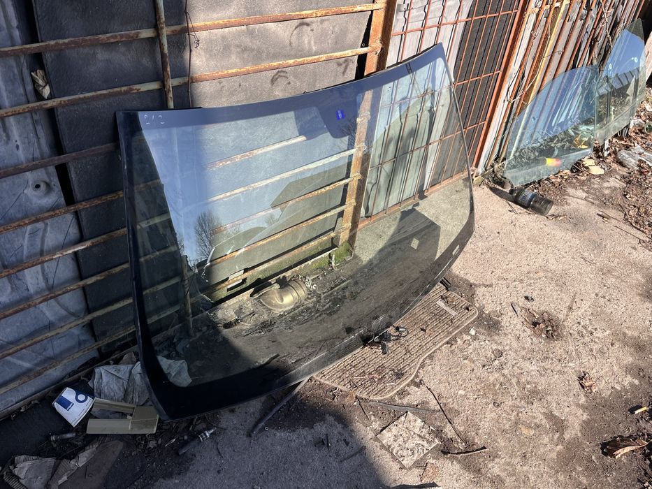 Предно стъкло Мерцедес Е W212