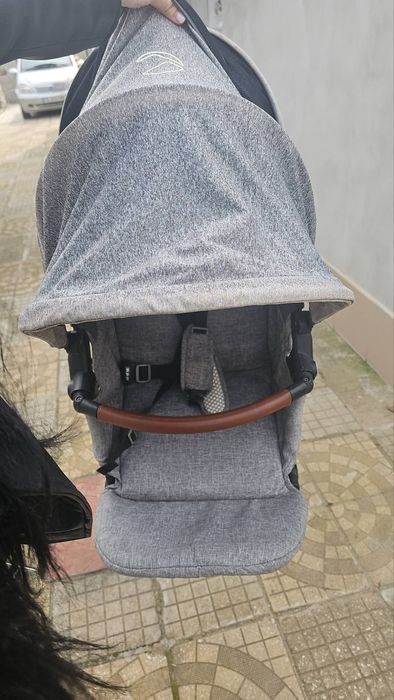 Бенешка количка в сиво