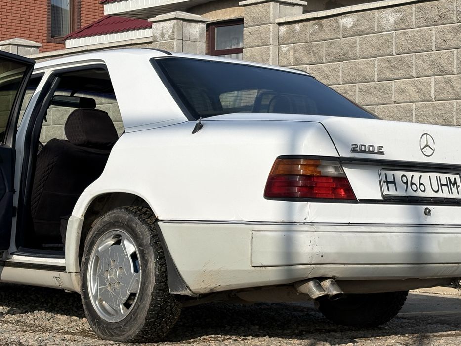 Мерседес  E 200
