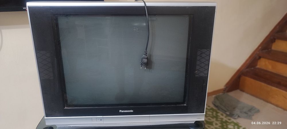 Телевизор с подставкой