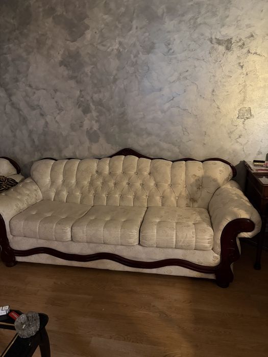 vând set canapea + fotoliu 2000 de lei toate .