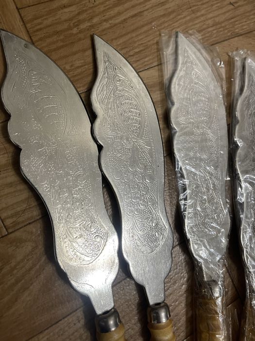 Нож резной с деревянной ручкой