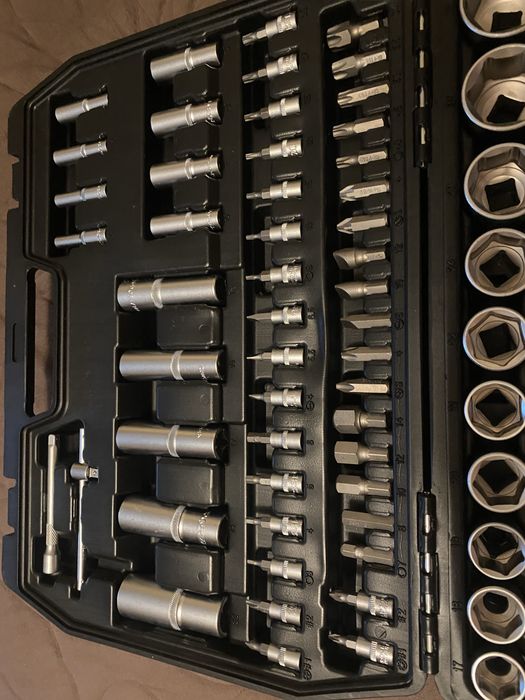 Cadoul Ideal pt barbati  - trusa chei tubulare Gadget  108 pcs set 1/4”&1/2” nou - nou !