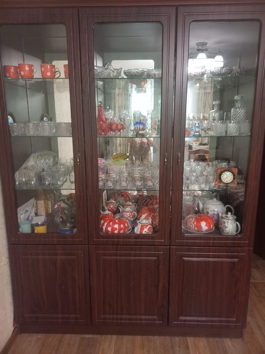 Шкаф сервант для посуды