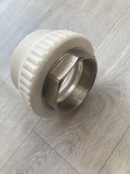 Продаётся адаптер «КАЛДЕ» внутренней резбой 75 .