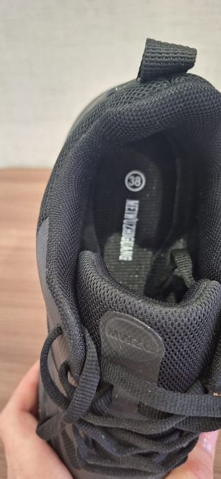 Продам кроссовки новые,