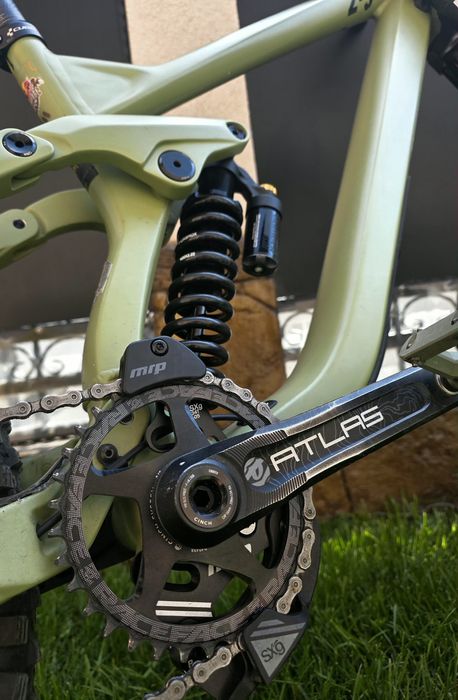 Продавам Cube 215 race DH колело.