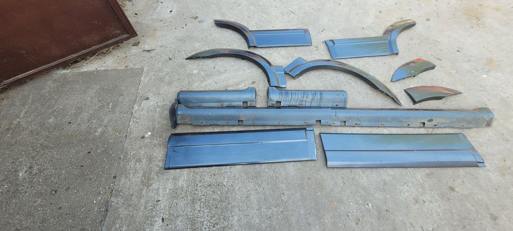 Vând  bandouri uși Kia Sorento 2004  2.5 CRDI