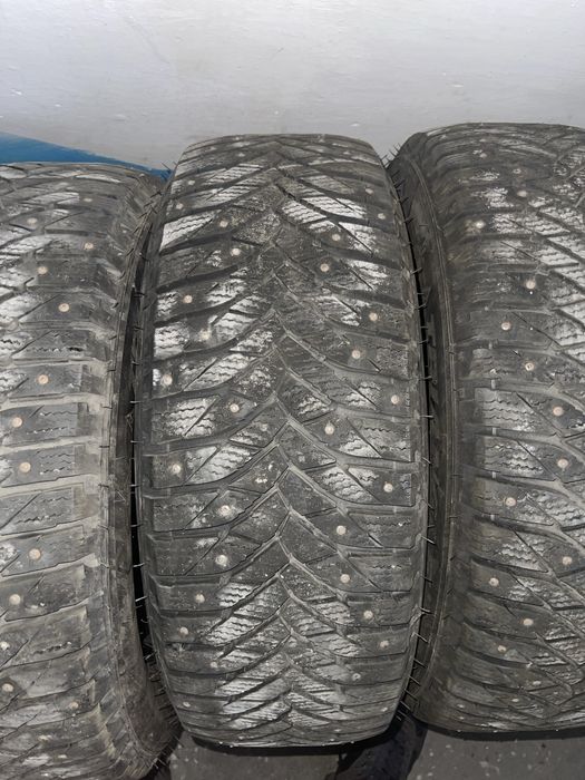 Продам зимние шины на шипах