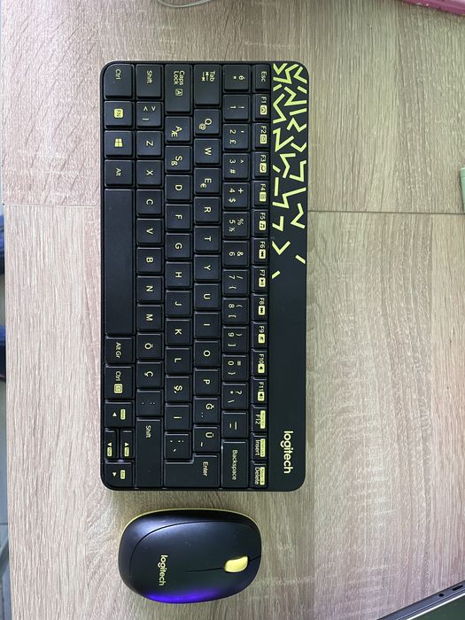 Logitech MK240 безжична клавиатура и мишка