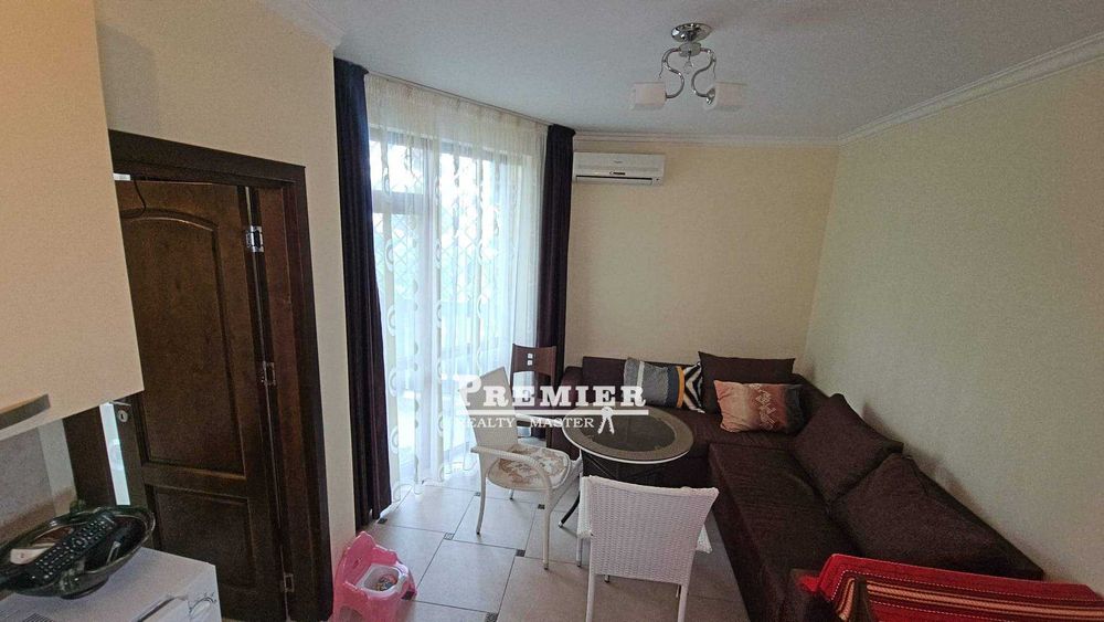 Продава се двустаен апартамент на първа линия в Свети Влас