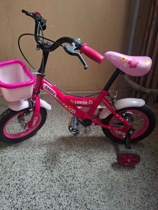 Колело зо момиче