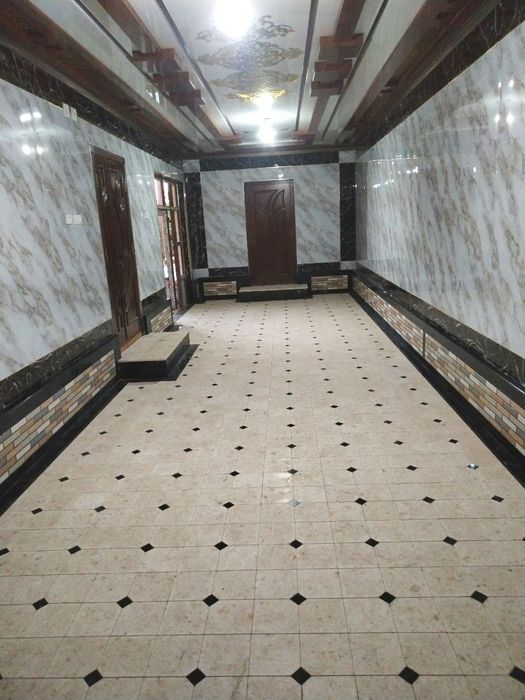 Kafel, sokl, bruschatka va boshqa turdagi tosh terish xizmatlari