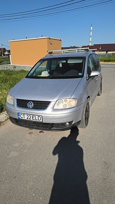 VOLKSWAGEN Touran