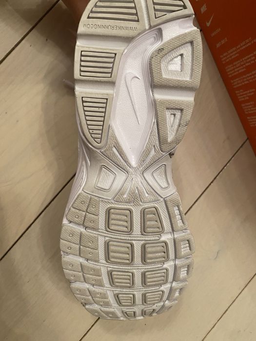 Nike Initiator бели маратонки размер 40