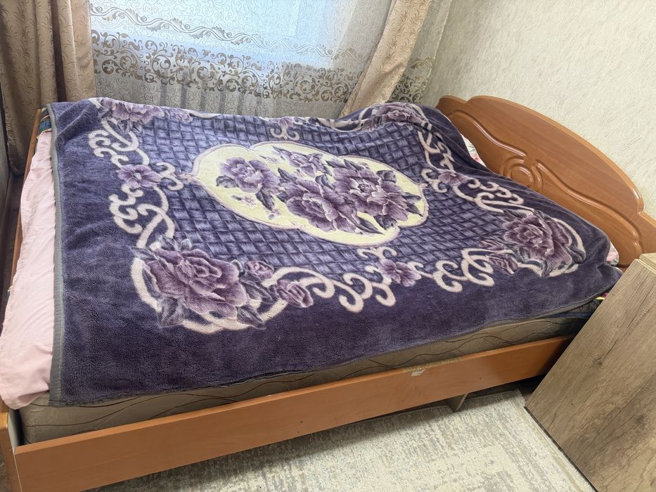 Продам спальный гарнитур