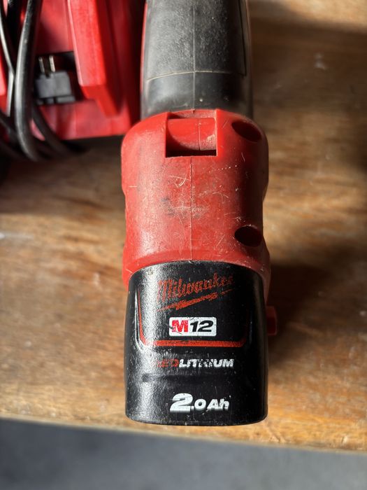 Pistol nituri Milwaukee M12
