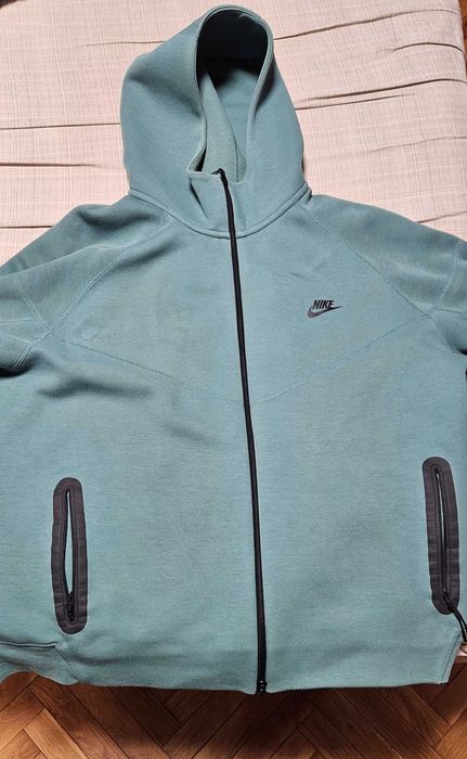 Оригинални горнище и долнище на nike tech