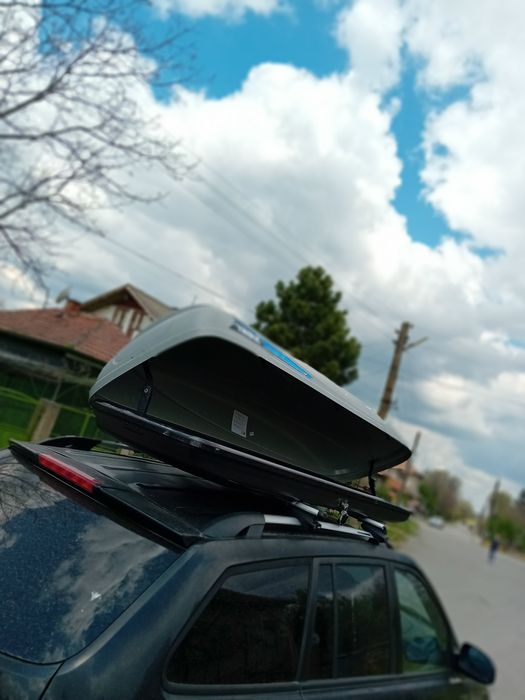 Куфар за кола за покрива.