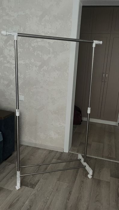 Стойка металическая для одежды