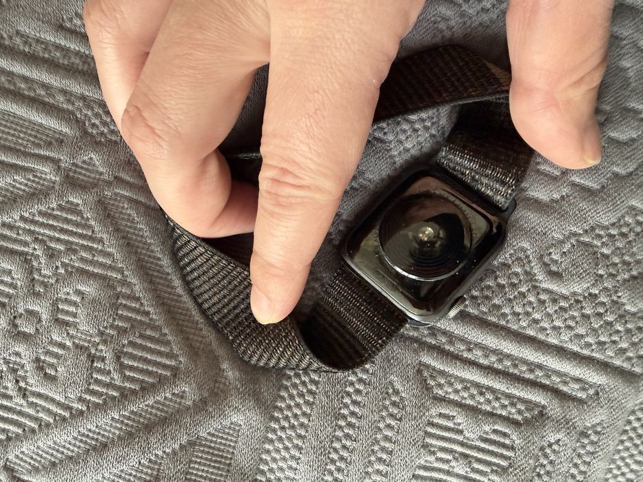 Продам apple watch SE